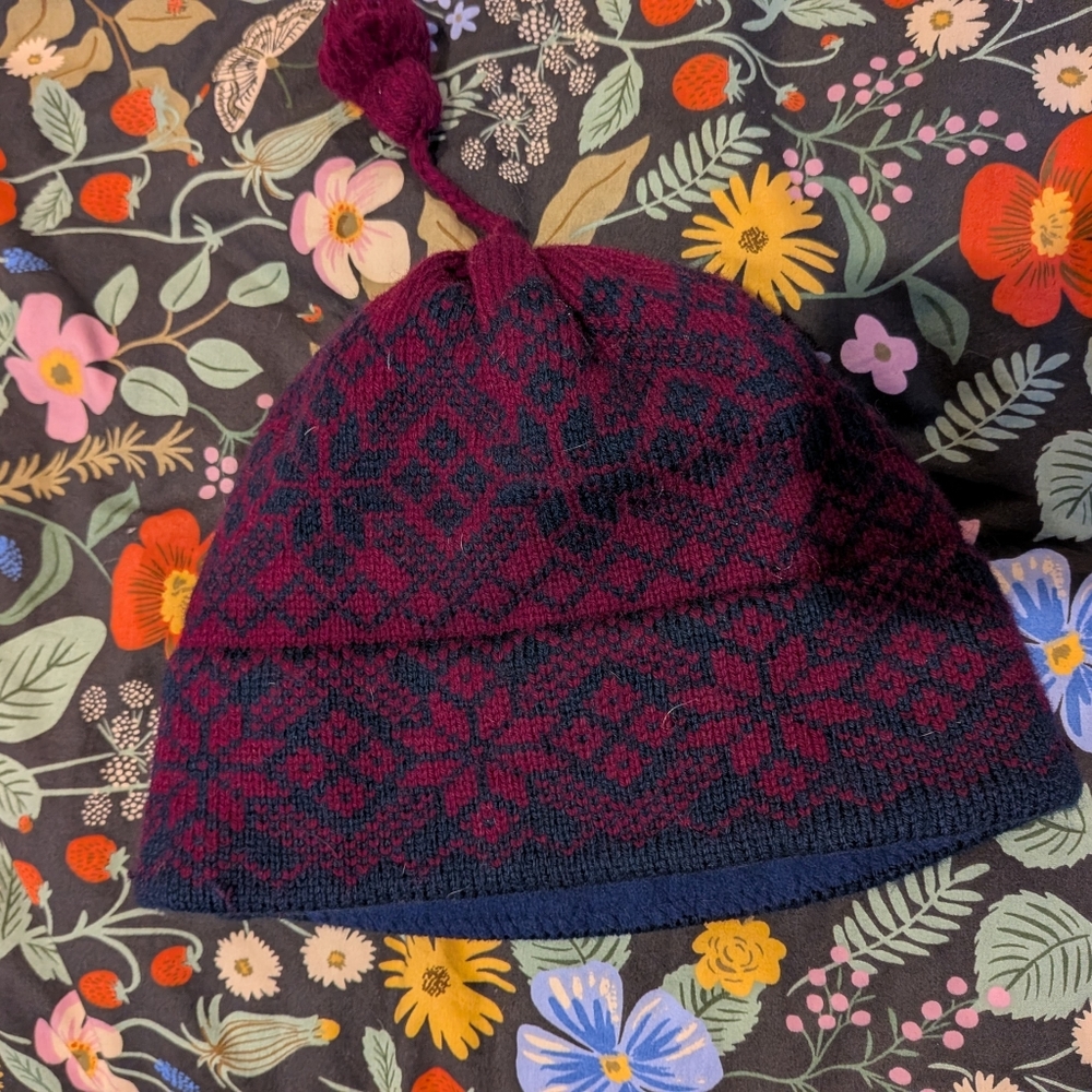 Vermont Originals 100% Wool Fleece Lined Adult Beanie Hat Blue And Red Snowflake